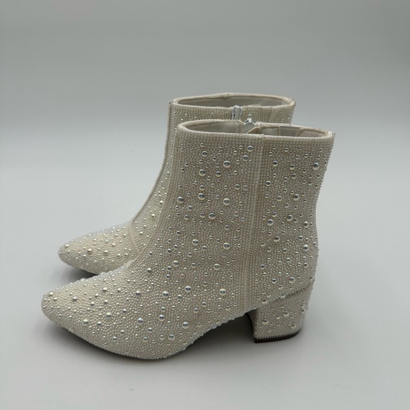 Women’s Pearl Bridal Booties Sz 7 - Picture 2 of 9